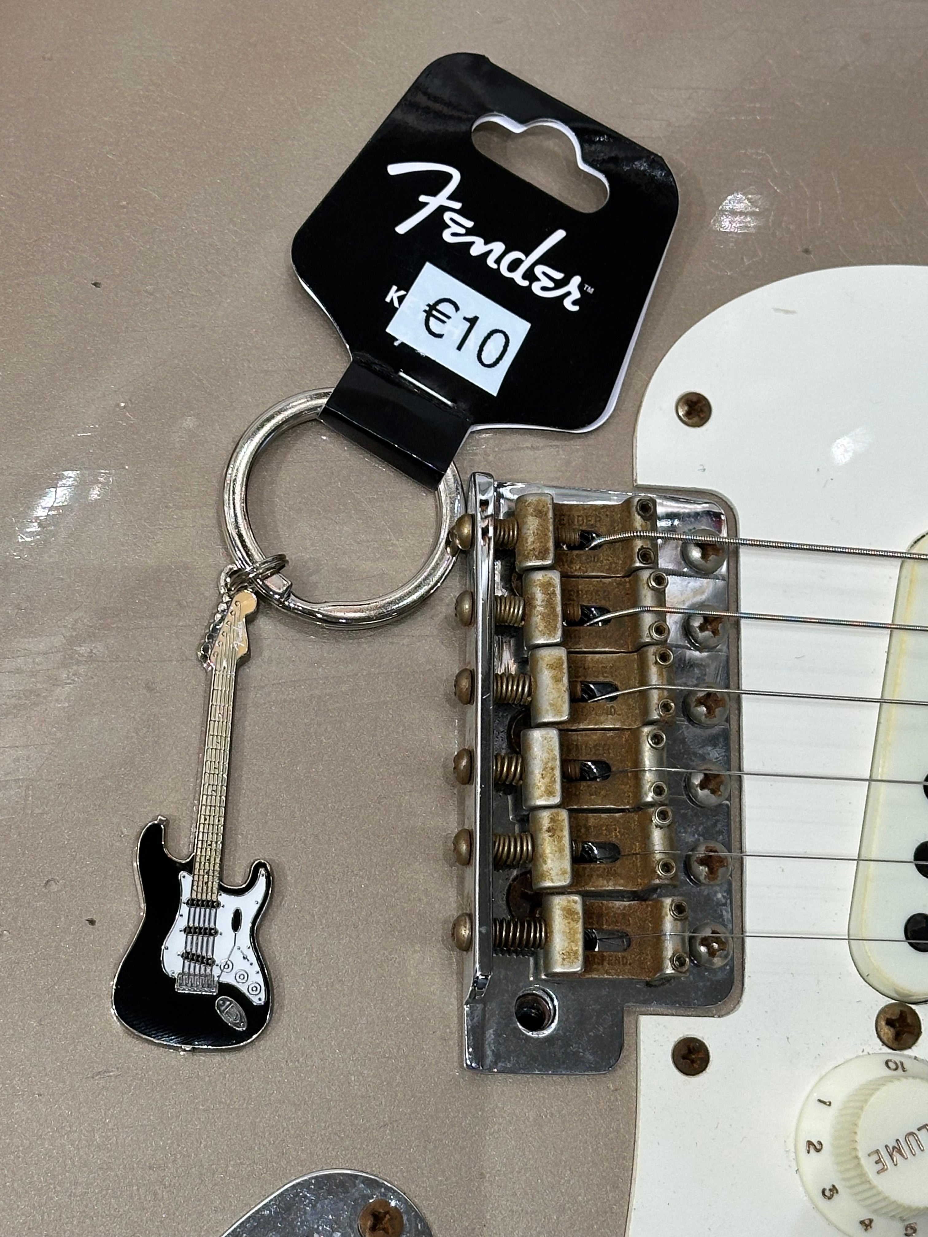 Fender stratocaster keychain