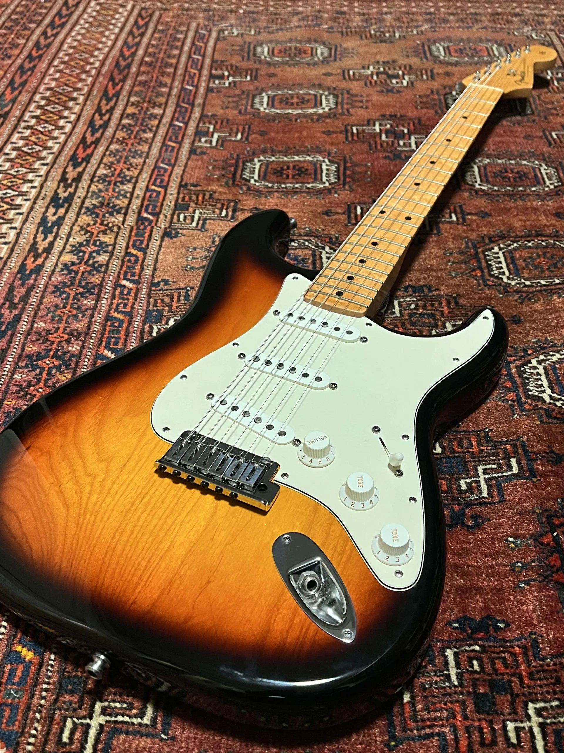 SOLD - 2011 Fender Custom Shop Custom Deluxe Stratocaster Faded 3 color Sunburst