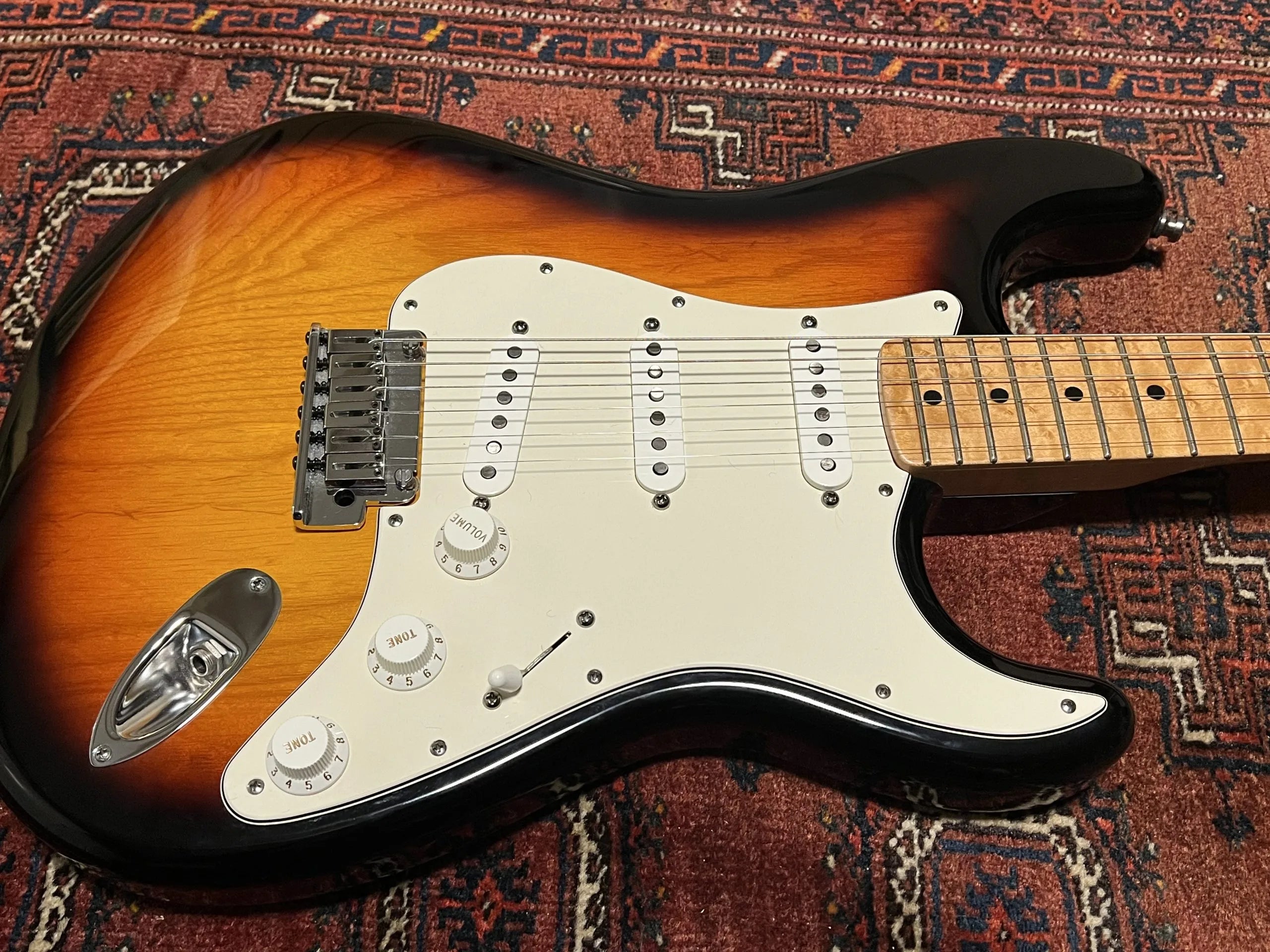 SOLD - 2011 Fender Custom Shop Custom Deluxe Stratocaster Faded 3 color Sunburst