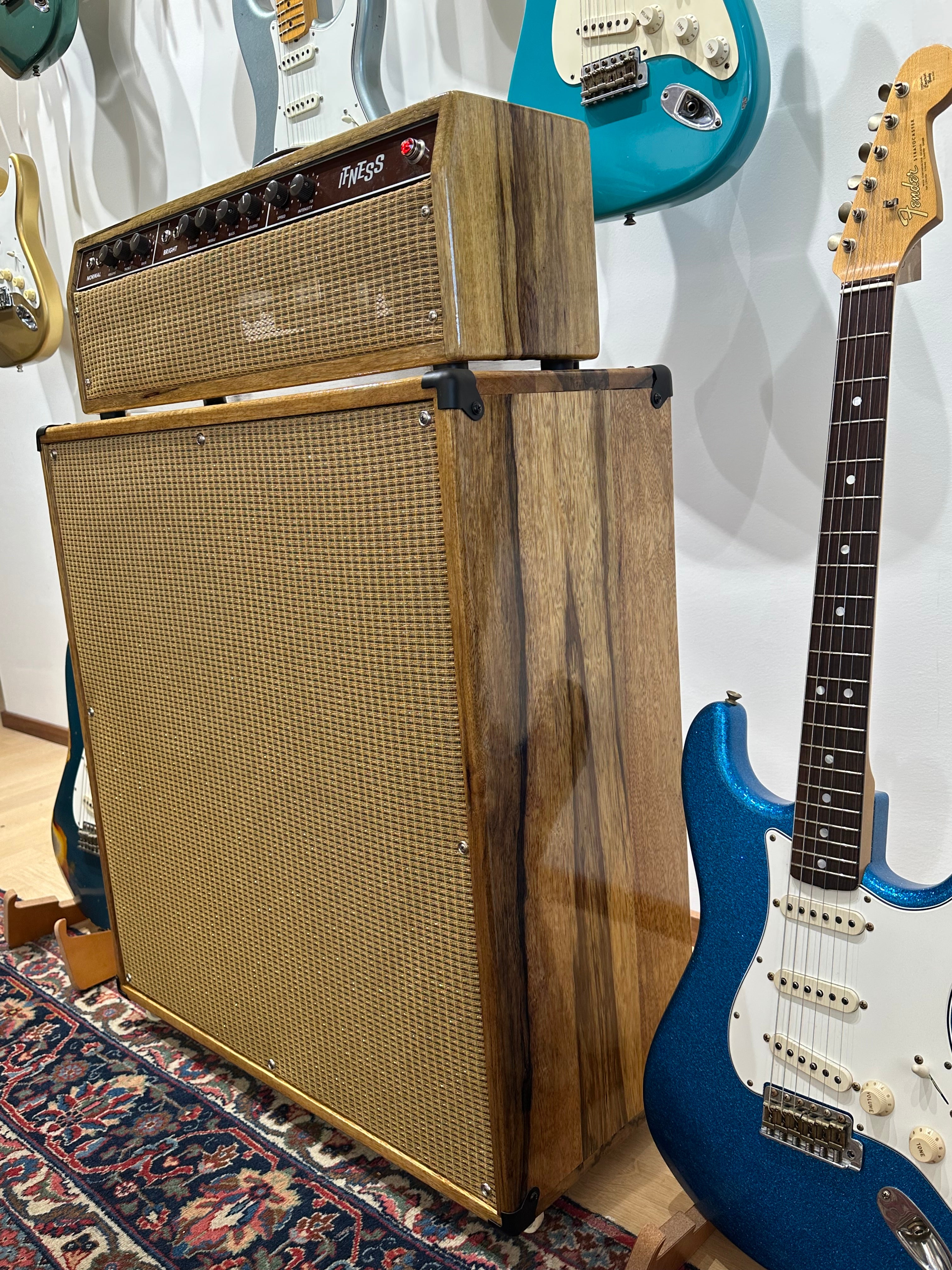 IFNESS '63 Vibe - handbuilt Fender Vibroverb based Amp Black Korina wood