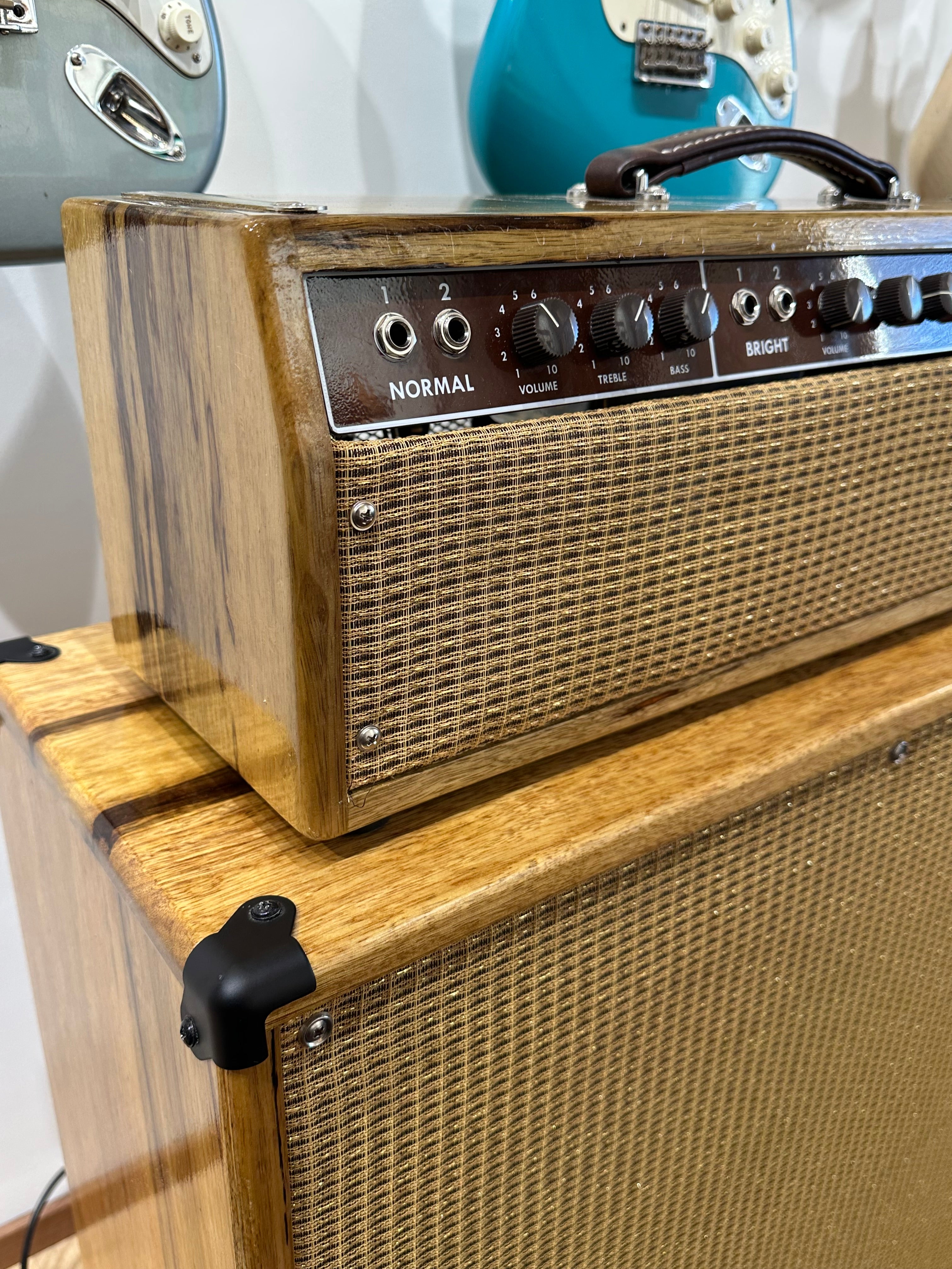 IFNESS '63 Vibe - handbuilt Fender Vibroverb based Amp Black Korina wood