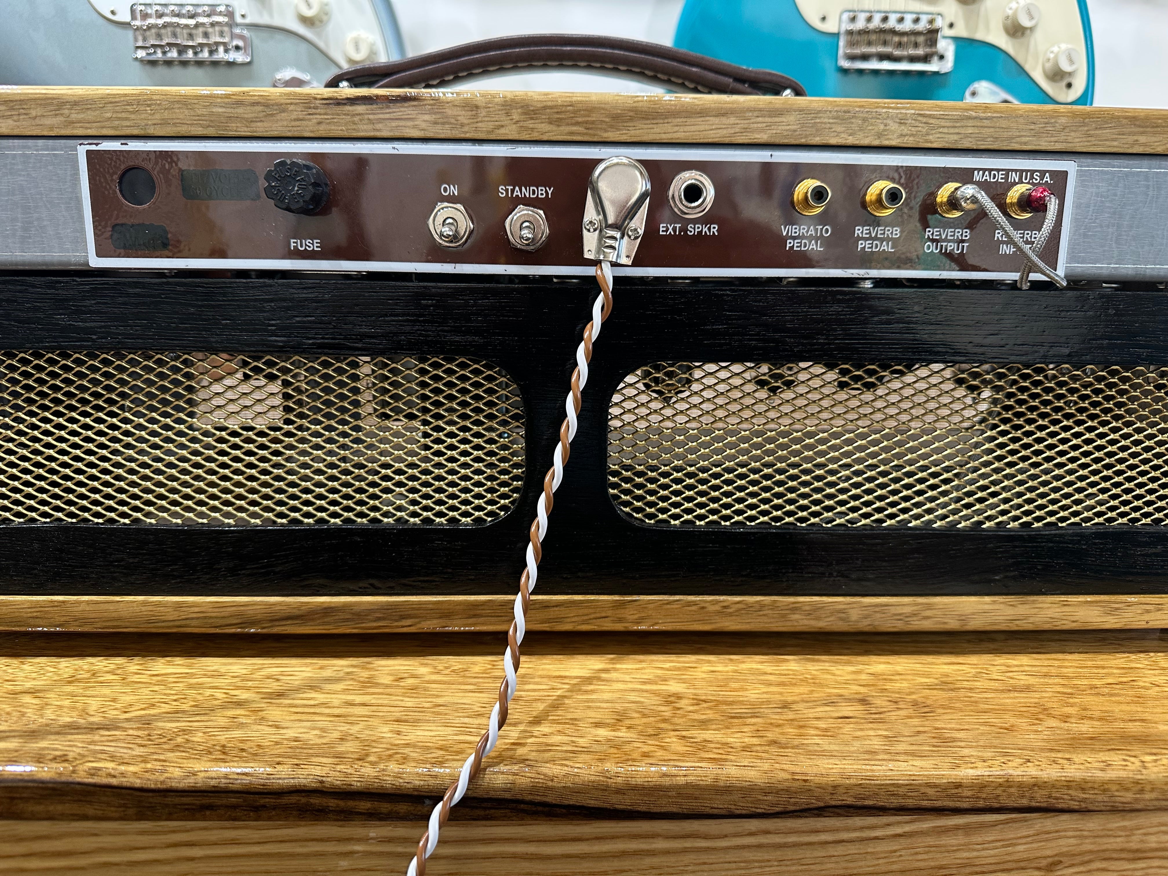 IFNESS '63 Vibe - handbuilt Fender Vibroverb based Amp Black Korina wood