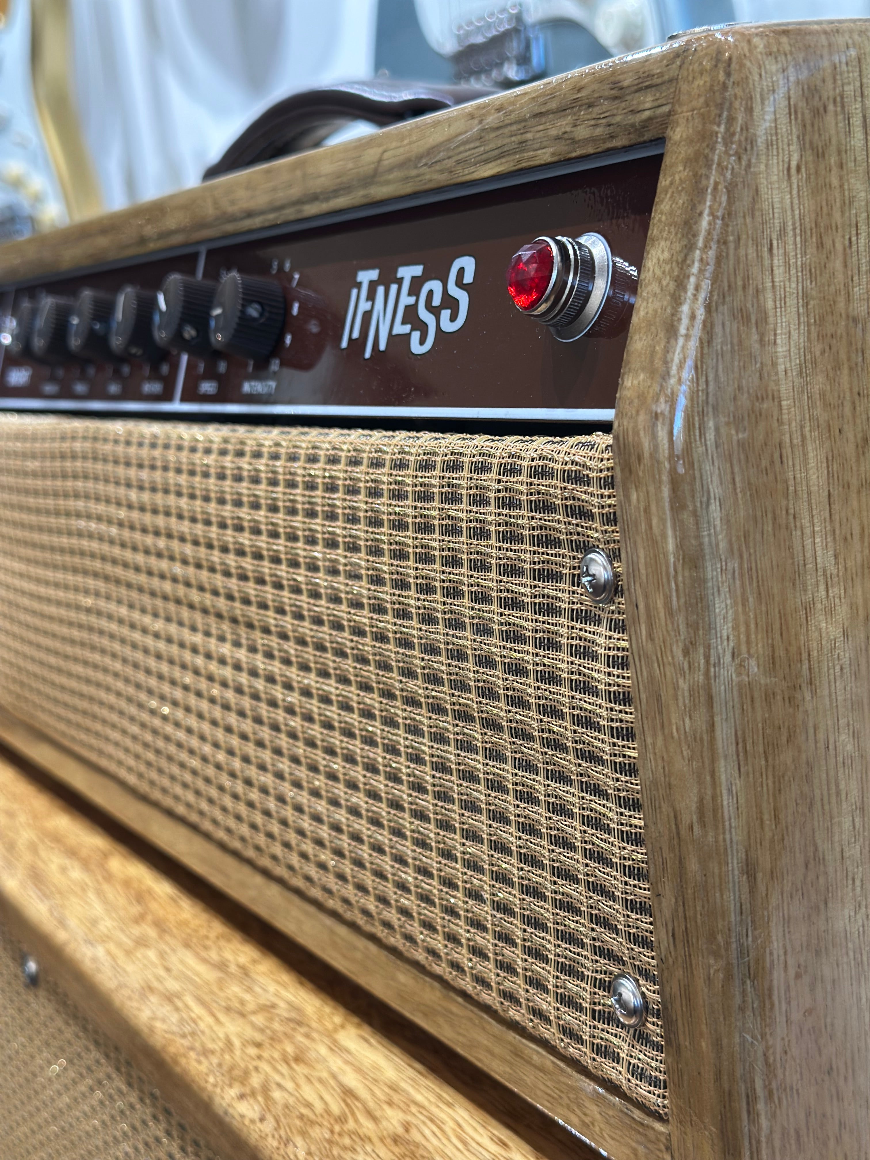 IFNESS '63 Vibe - handbuilt Fender Vibroverb based Amp Black Korina wood