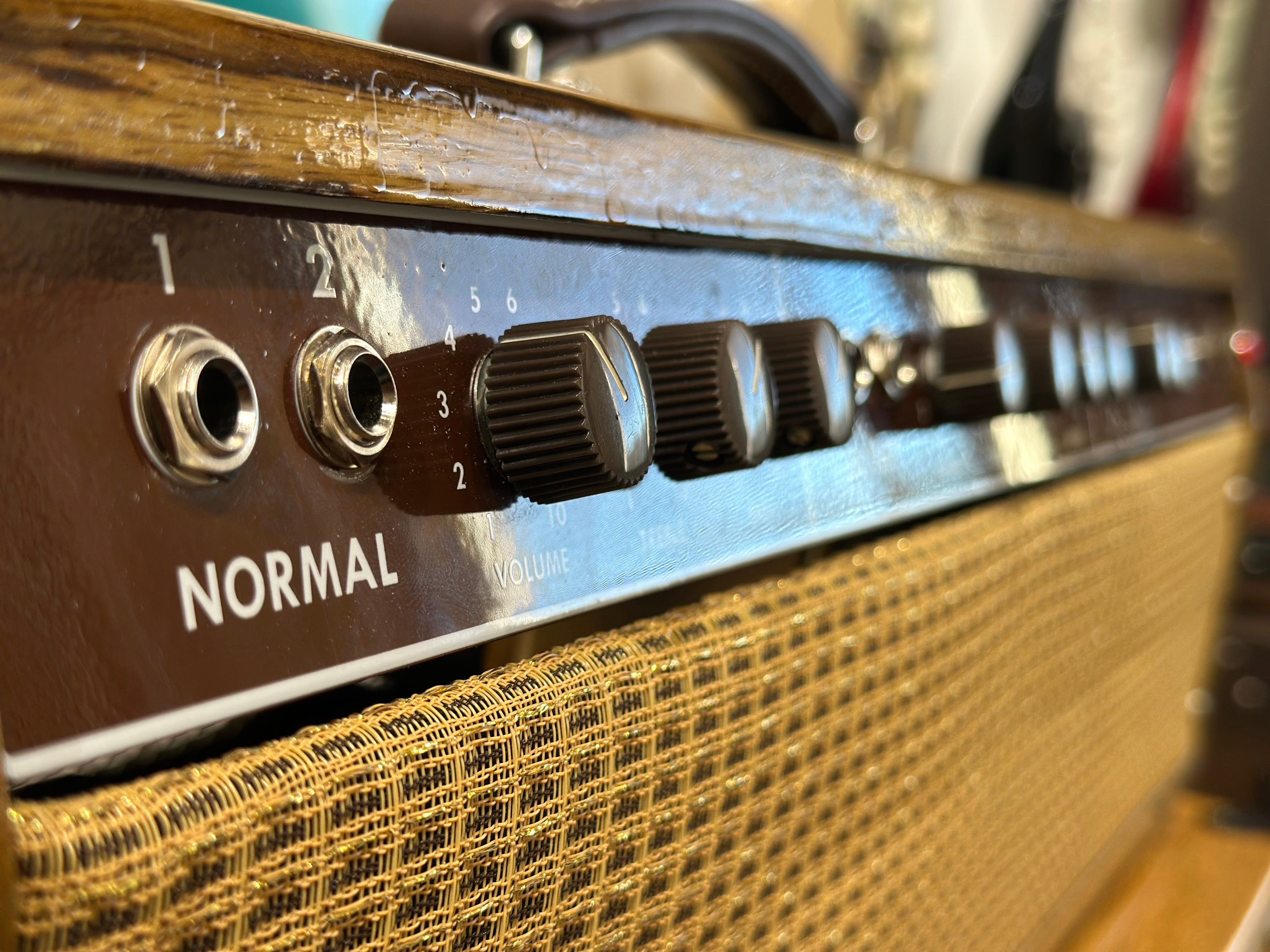 IFNESS '63 Vibe - handbuilt Fender Vibroverb based Amp Black Korina wood