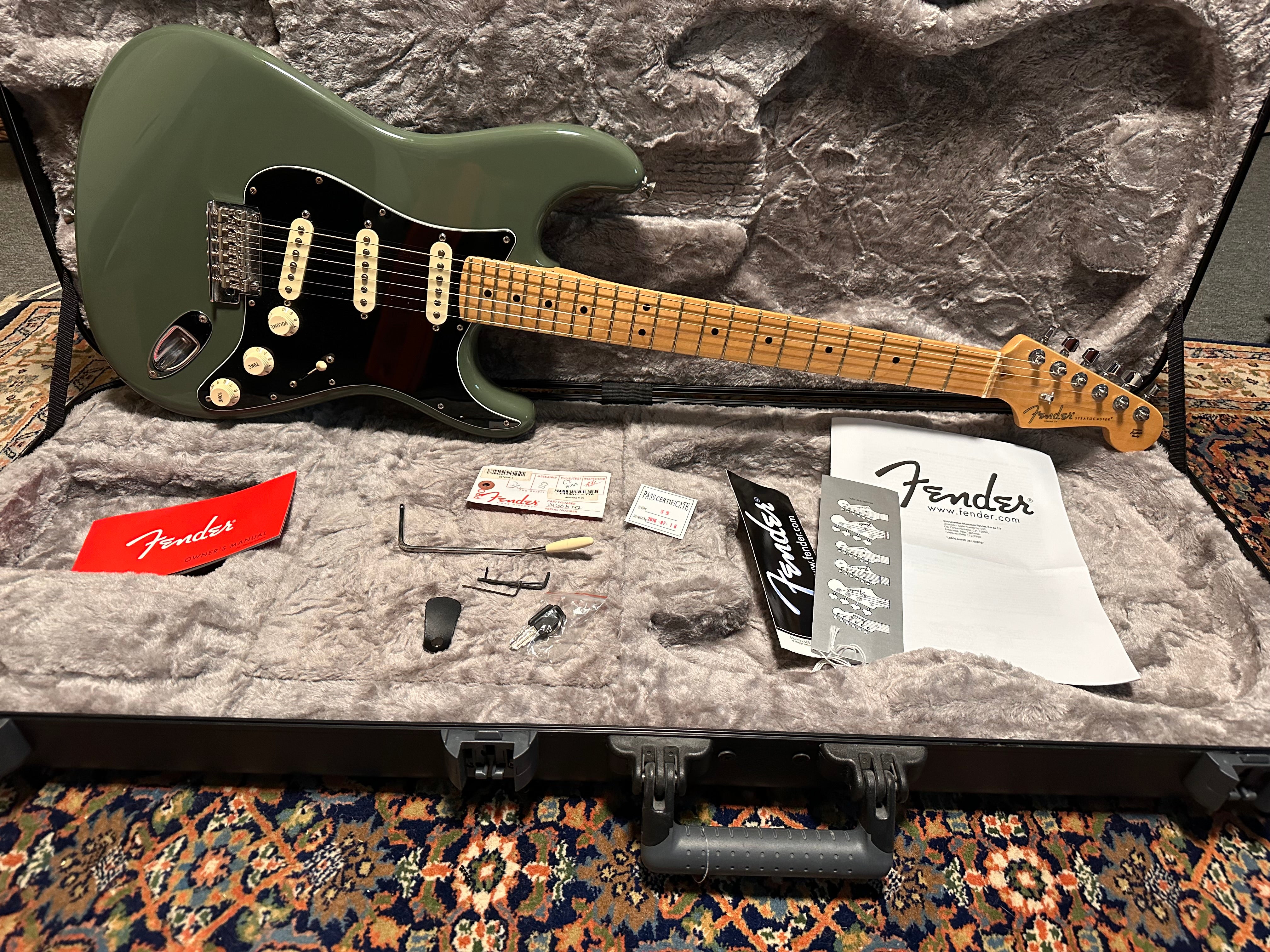 Fender American Professional Maple Fingerboard Stratocaster 2016 Antique Olive