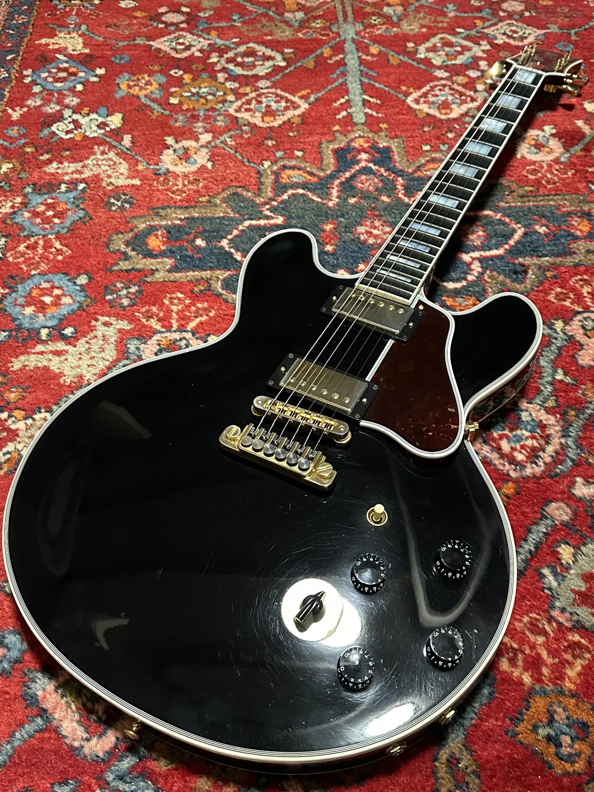 SOLD - Gibson Custom Shop Lucille B.B. King Tribute 2011 Black