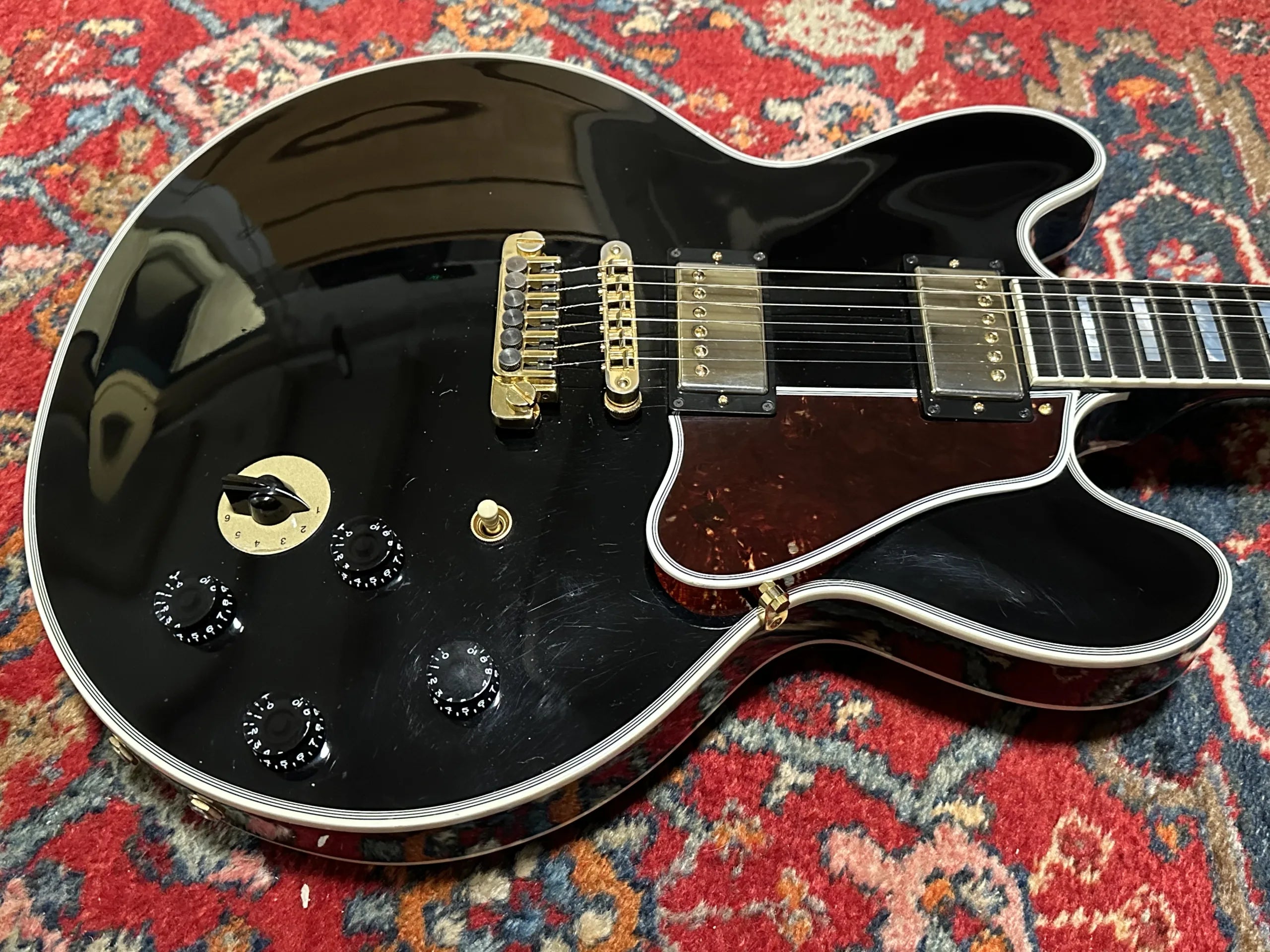 SOLD - Gibson Custom Shop Lucille B.B. King Tribute 2011 Black