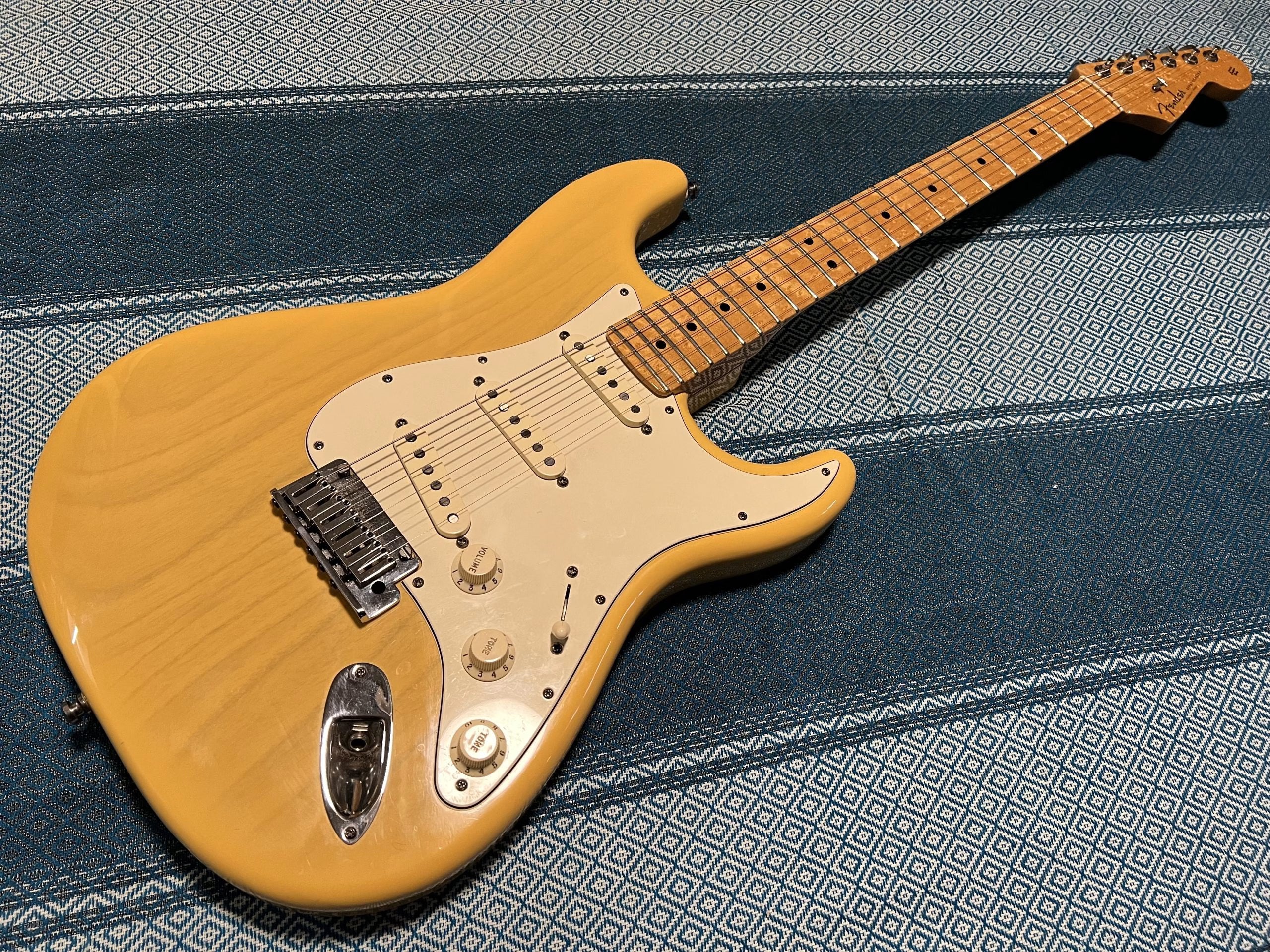SOLD - 2009 Fender Custom Shop Custom Classic Stratocaster Nocaster Blonde