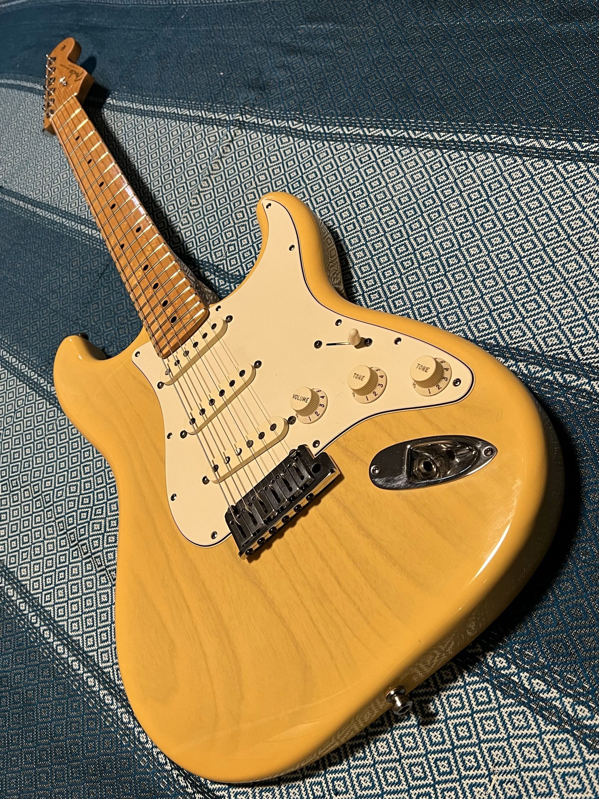 SOLD - 2009 Fender Custom Shop Custom Classic Stratocaster Nocaster Blonde