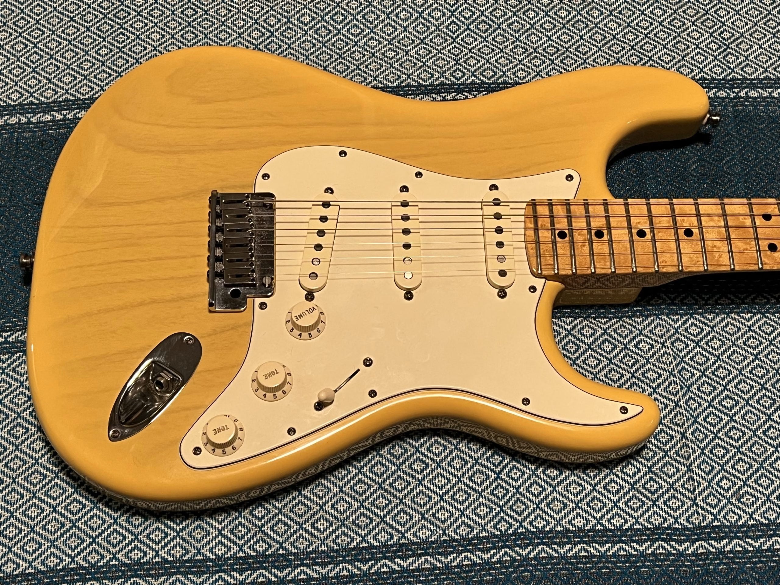 SOLD - 2009 Fender Custom Shop Custom Classic Stratocaster Nocaster Blonde