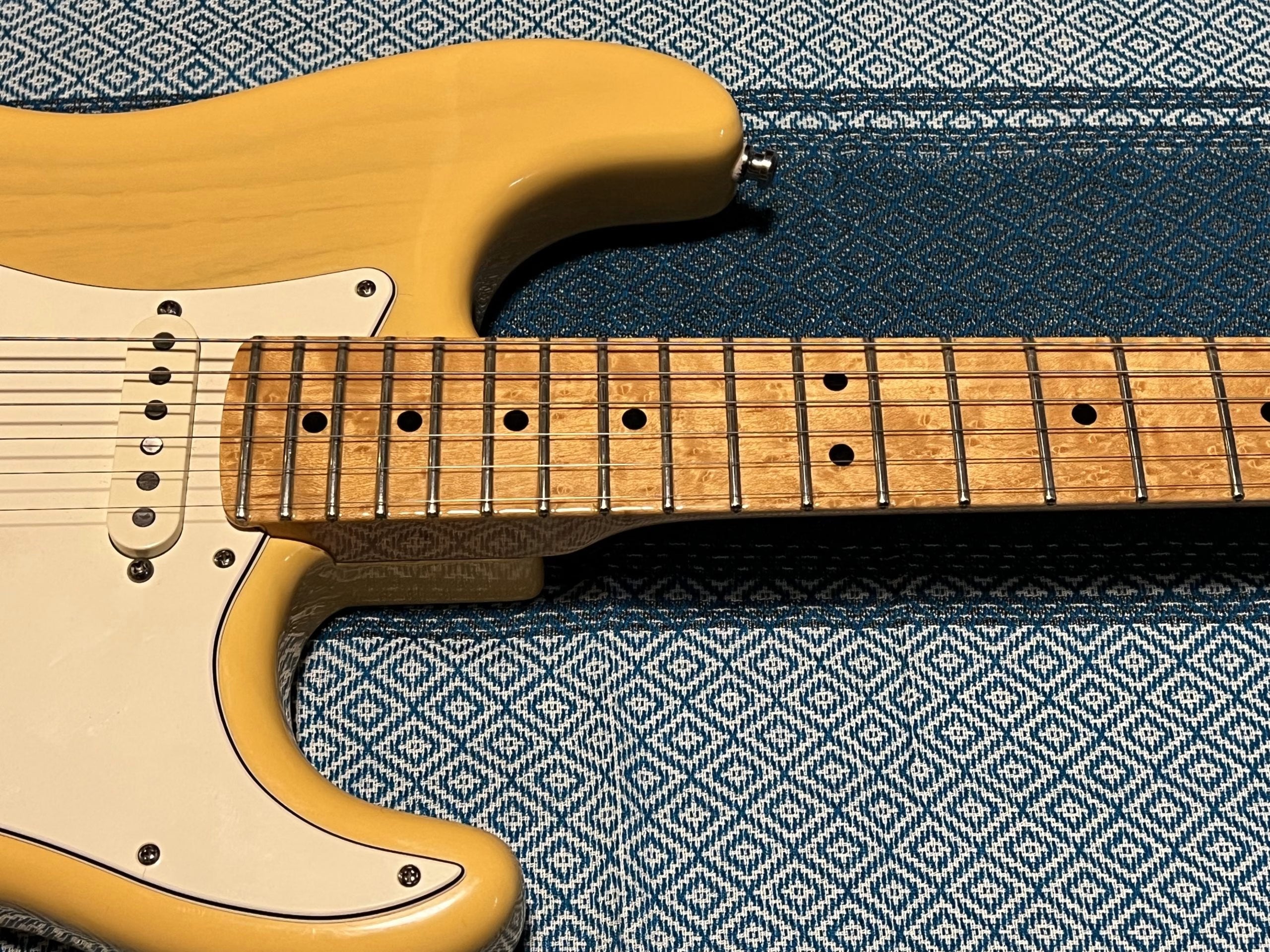 SOLD - 2009 Fender Custom Shop Custom Classic Stratocaster Nocaster Blonde