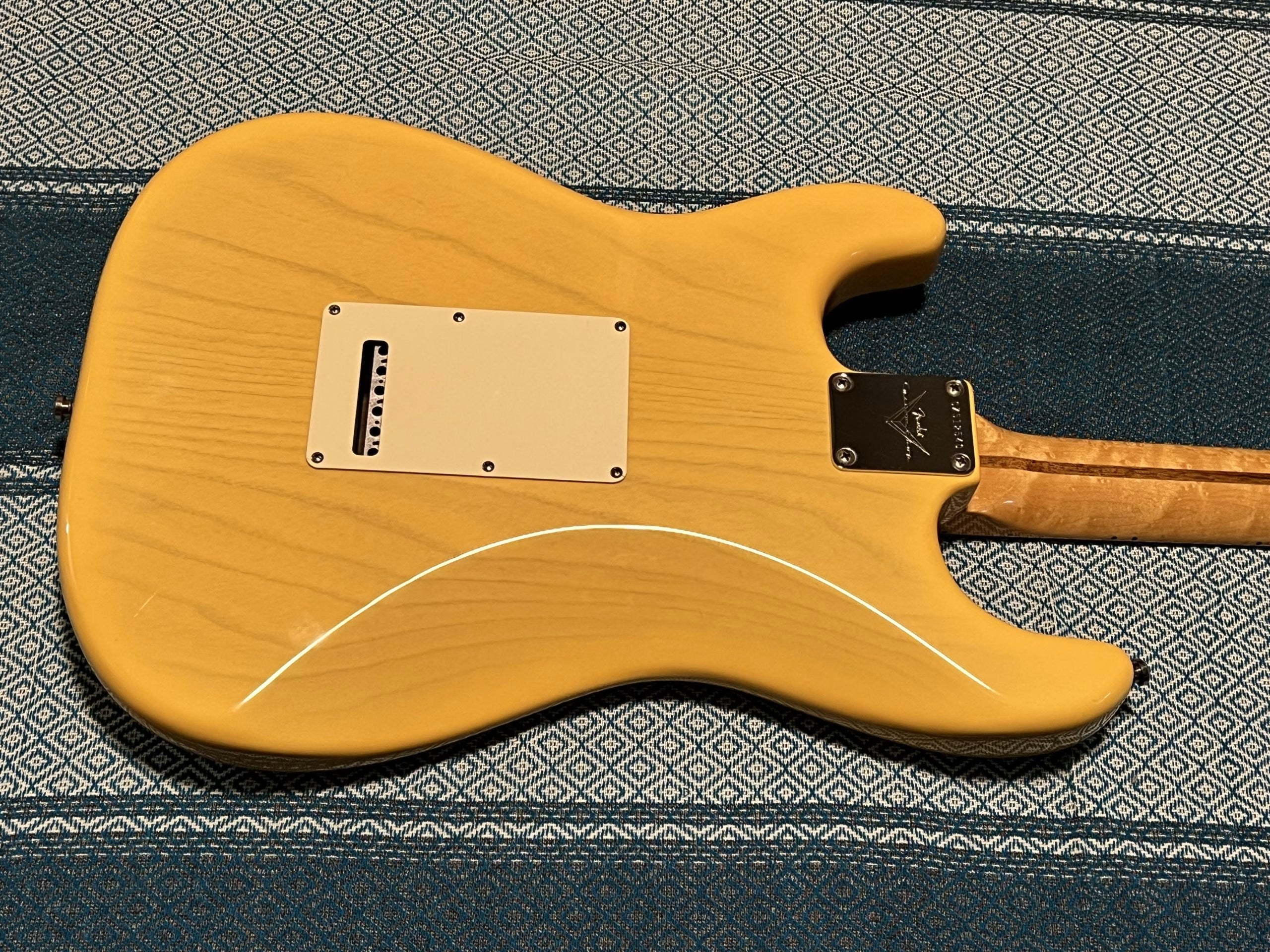 SOLD - 2009 Fender Custom Shop Custom Classic Stratocaster Nocaster Blonde