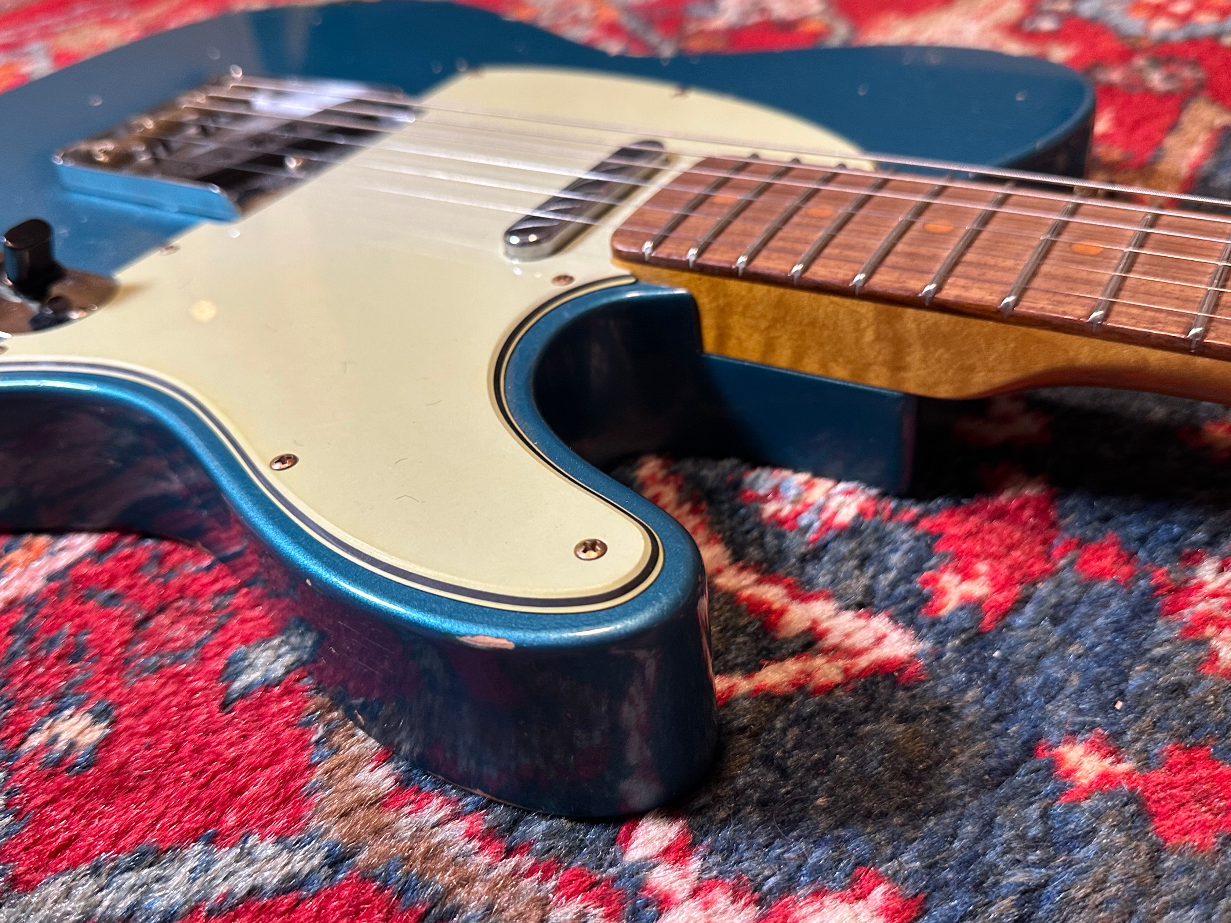 SOLD – 2023 Fender Custom Shop ’60 Limited Edition Relic Telecaster in Ocean Tuquoise