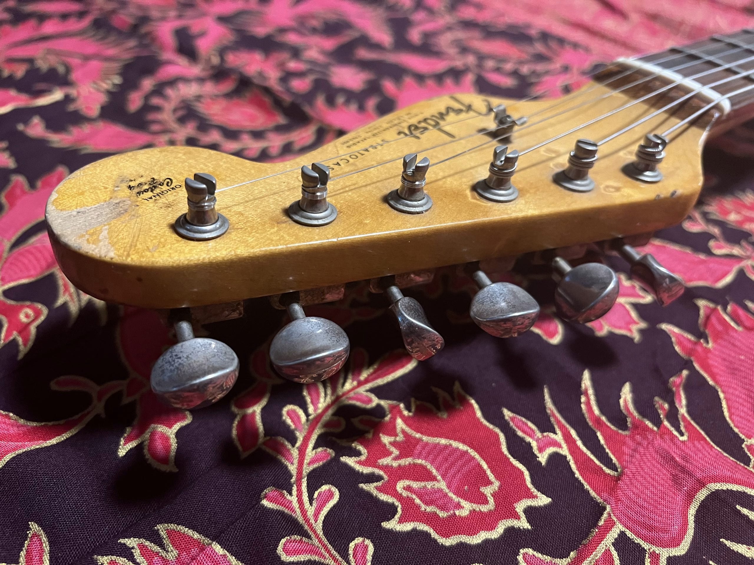 SOLD - 1996 Fender Custom Shop 60 Cunetto Relic Stratocaster Olympic White