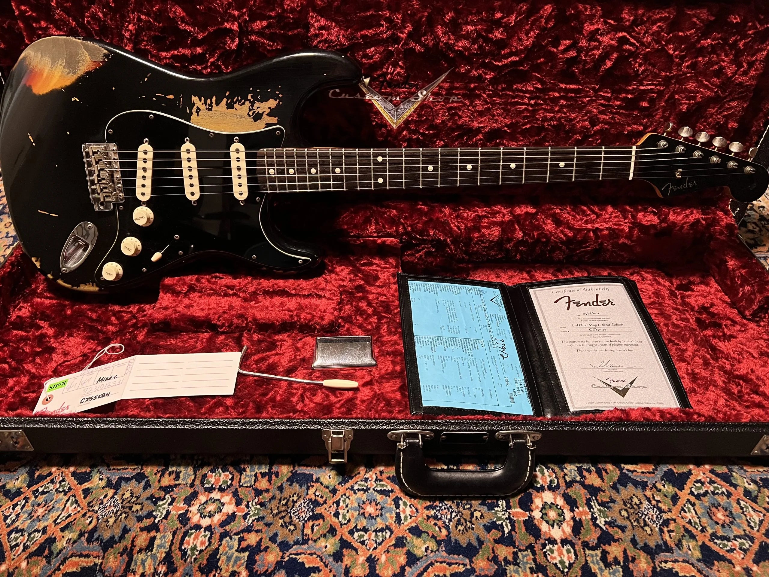 SOLD - 2021 Fender Custom Shop 60 Dual-Mag II LTD Relic Stratocaster Black over Sunburst