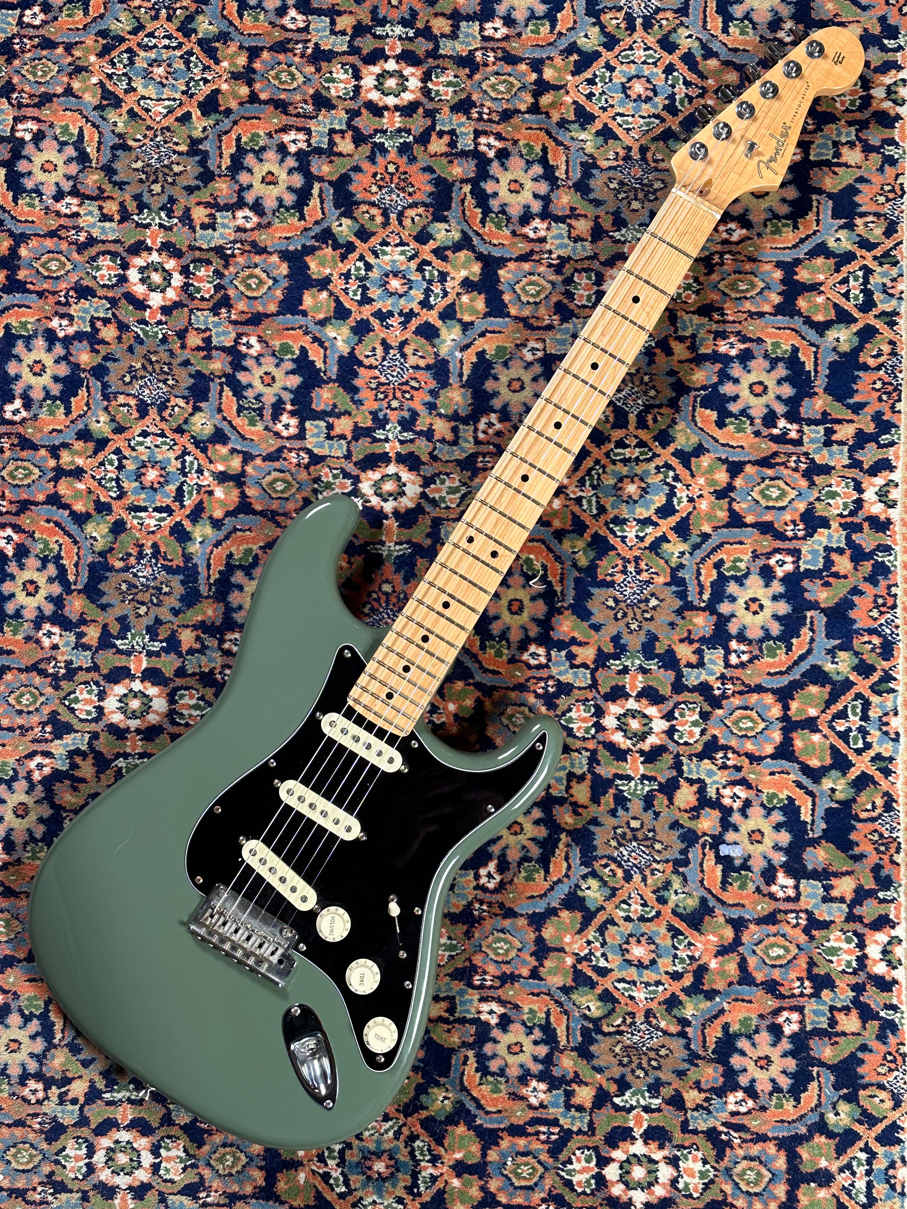 Fender American Professional Maple Fingerboard Stratocaster 2016 Antique Olive