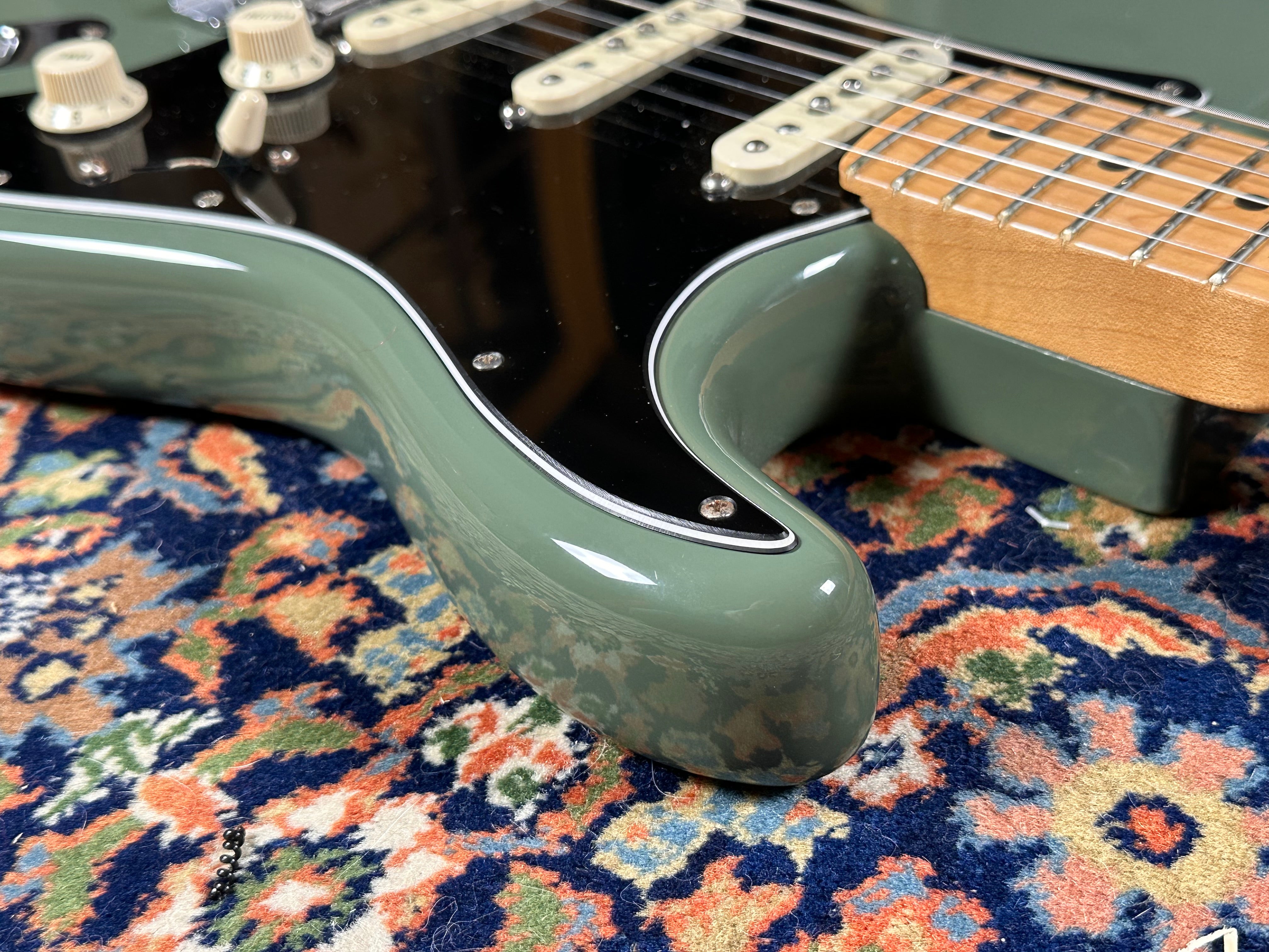 Fender American Professional Maple Fingerboard Stratocaster 2016 Antique Olive