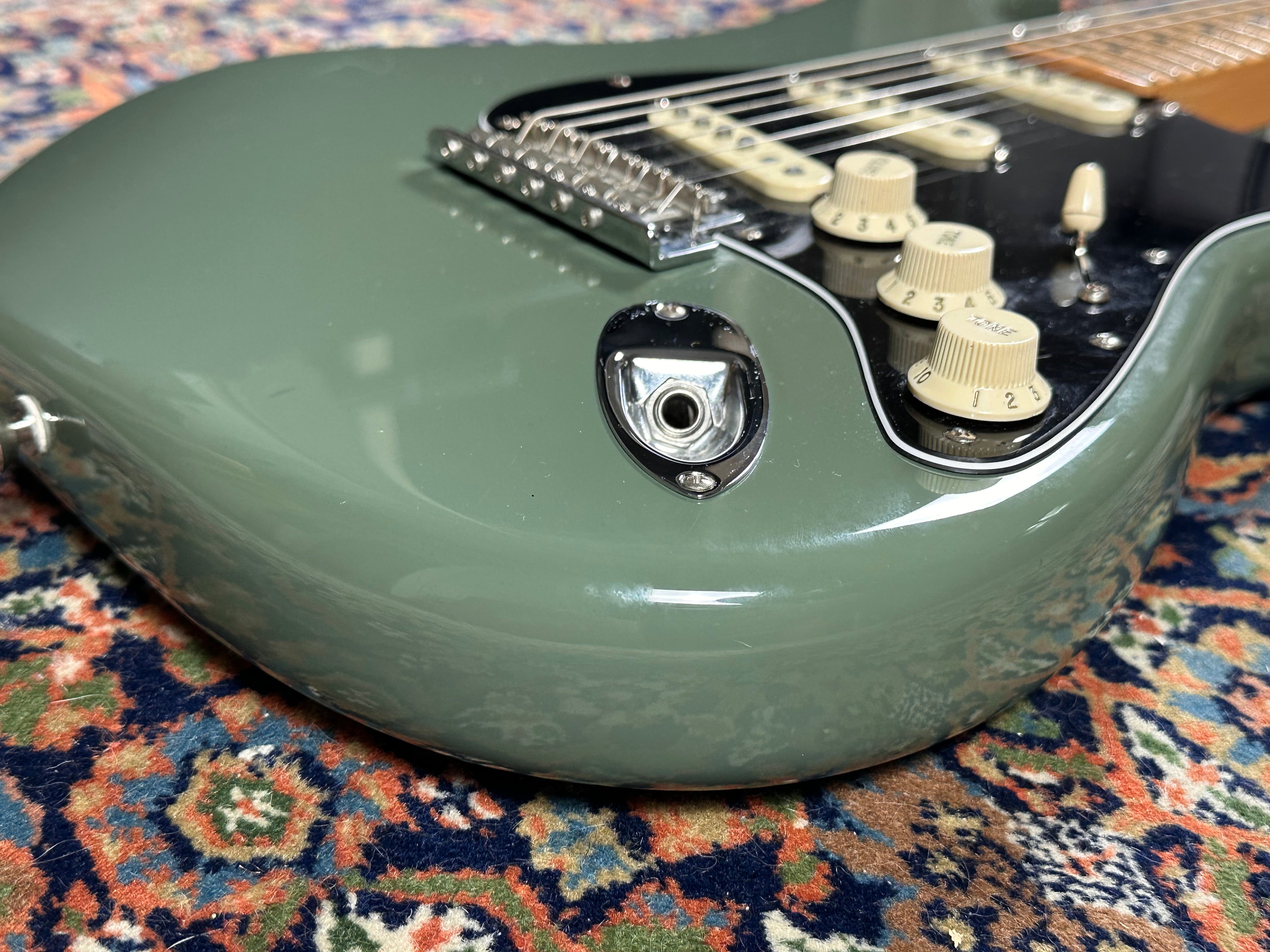 Fender American Professional Maple Fingerboard Stratocaster 2016 Antique Olive