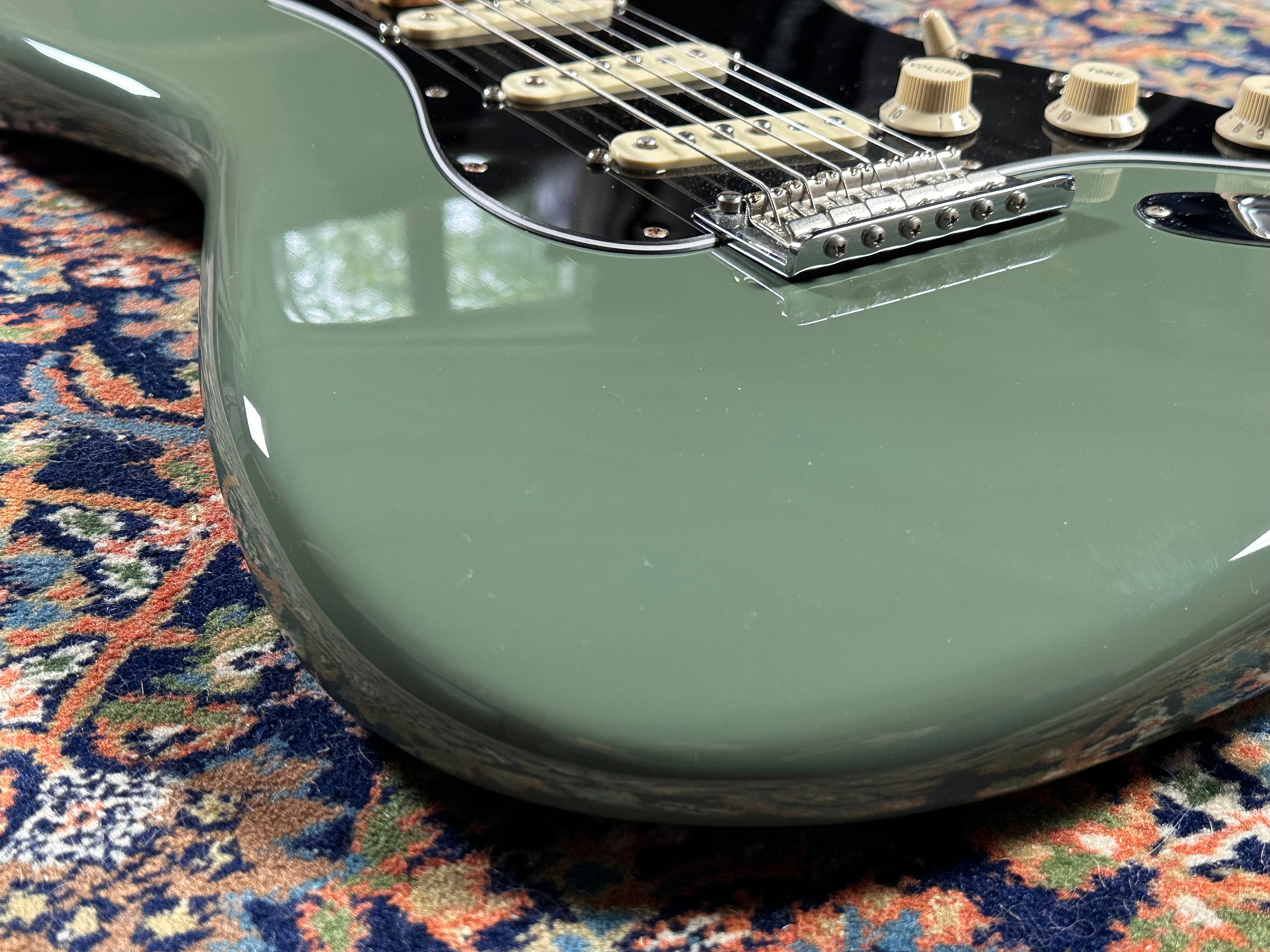 Fender American Professional Maple Fingerboard Stratocaster 2016 Antique Olive