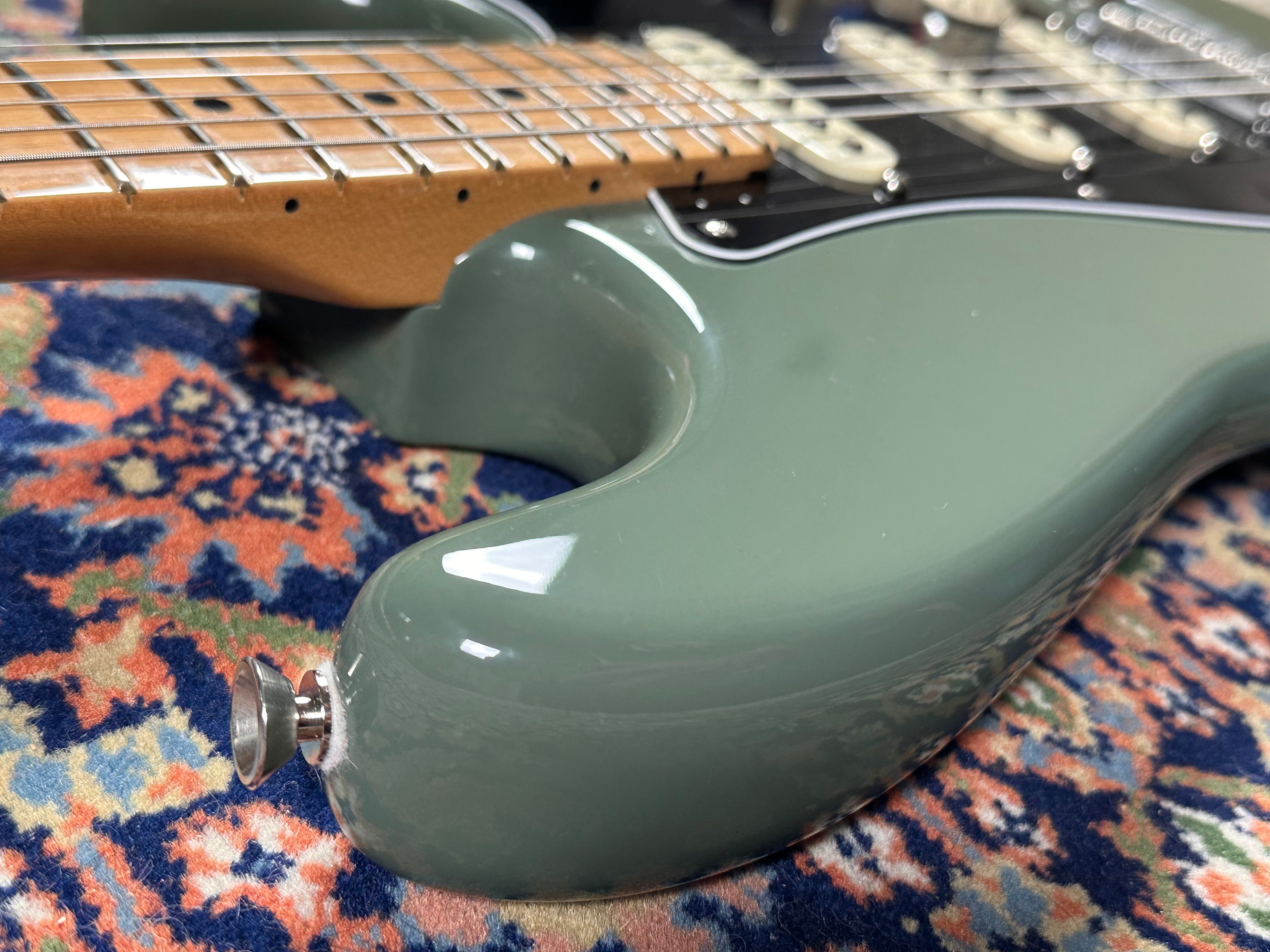 Fender American Professional Maple Fingerboard Stratocaster 2016 Antique Olive