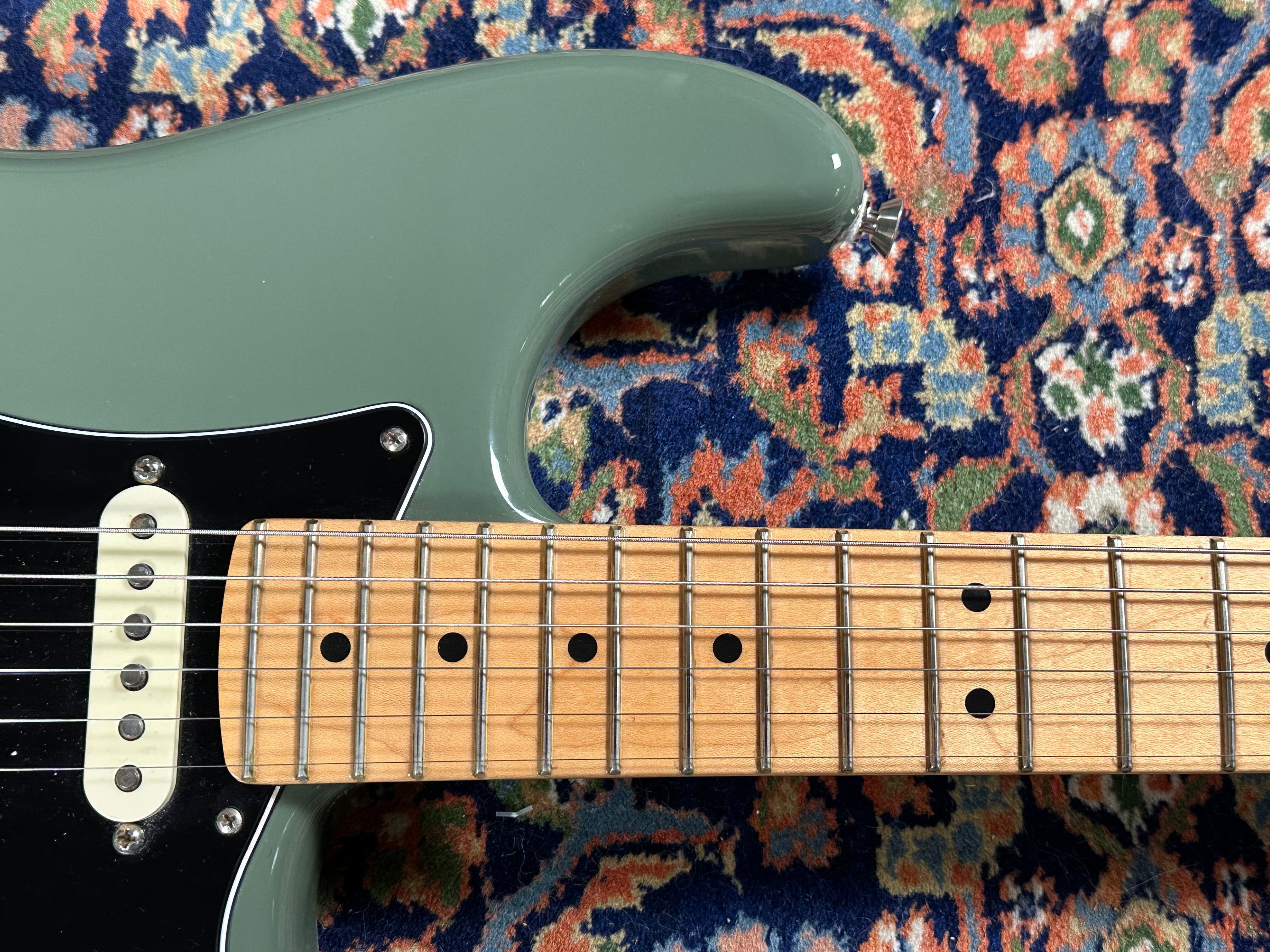 Fender American Professional Maple Fingerboard Stratocaster 2016 Antique Olive