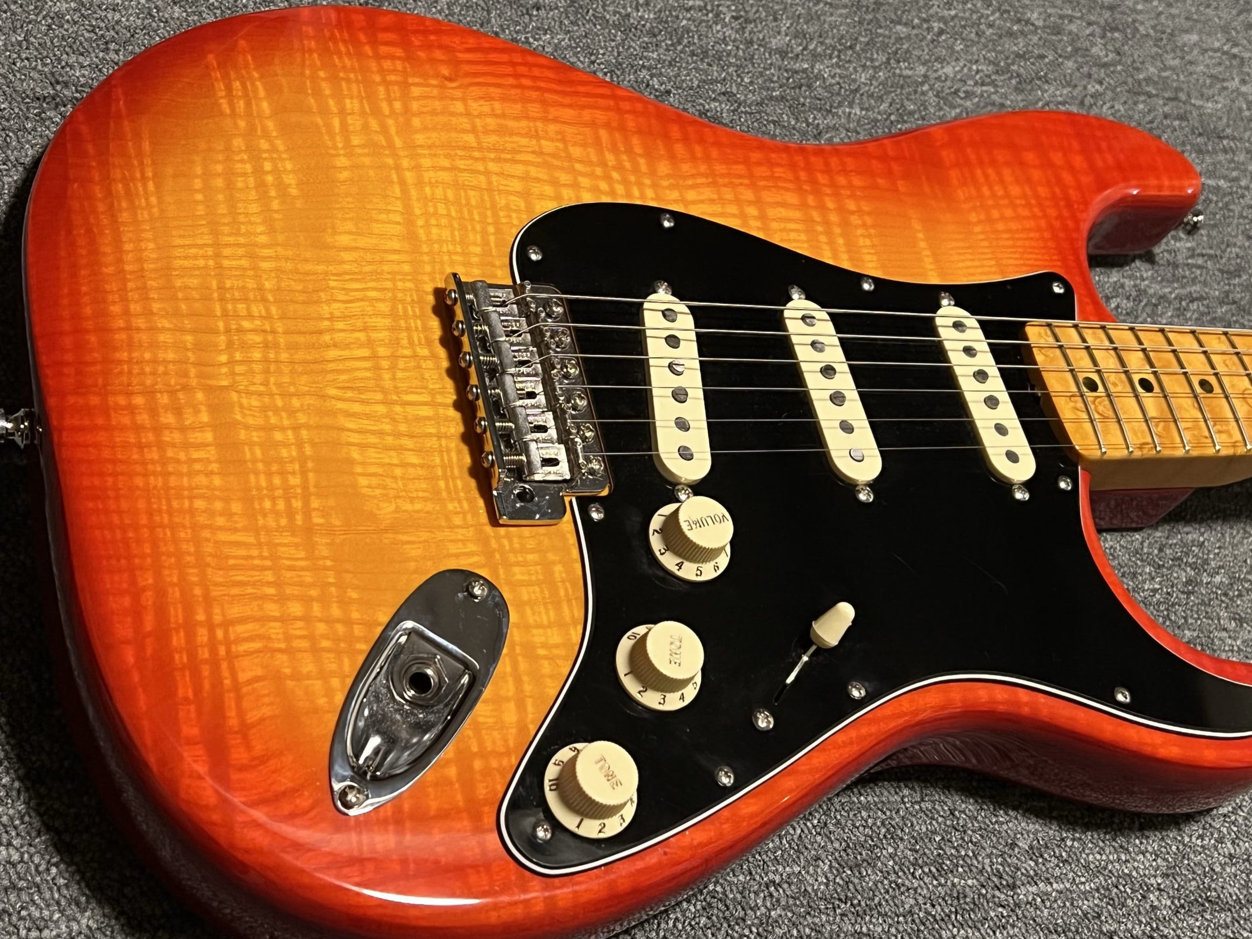 SOLD - 2019 Rarities American Original 60s Flame Ash Top Plasma Red Burst