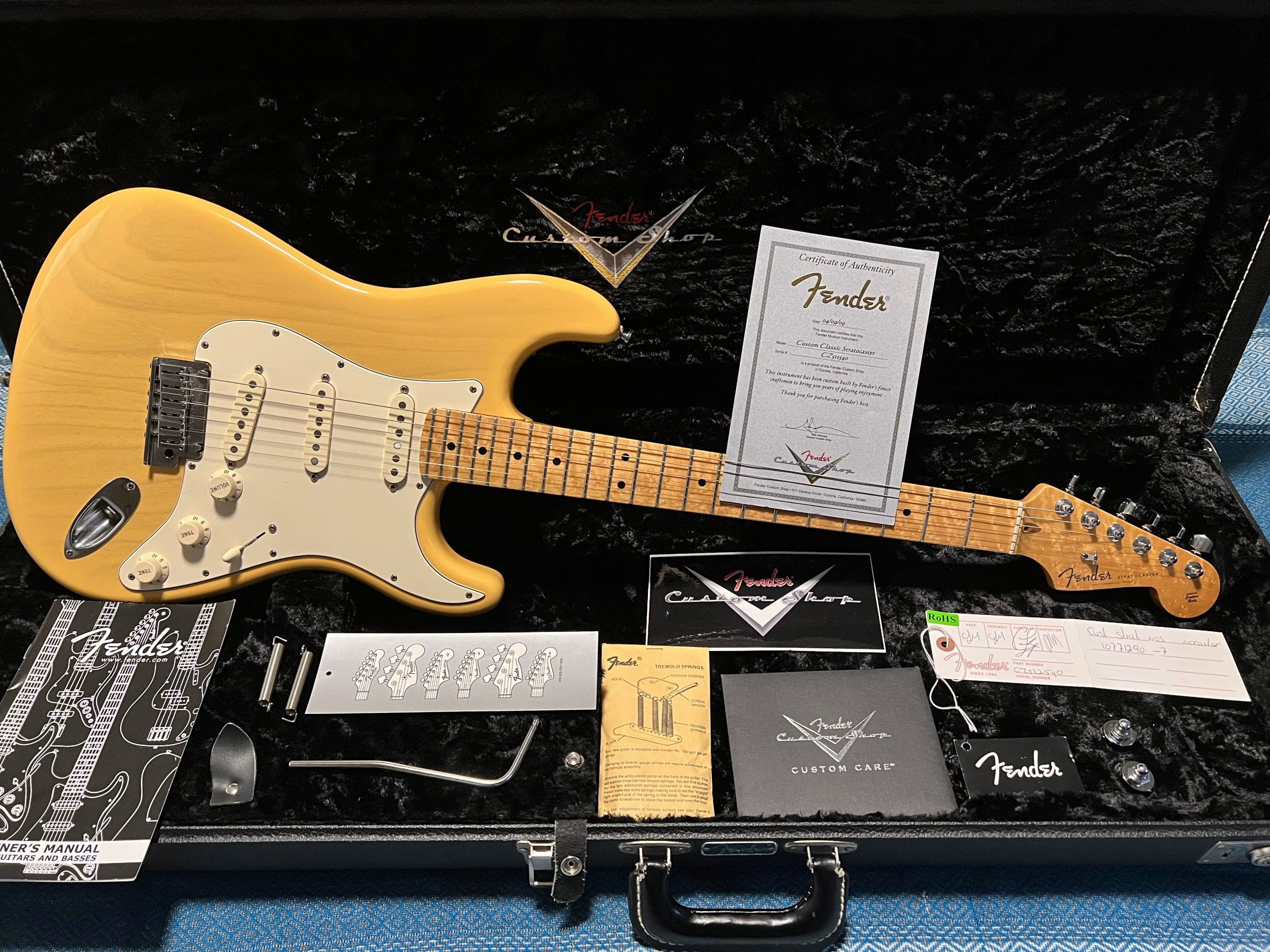 SOLD - 2009 Fender Custom Shop Custom Classic Stratocaster Nocaster Blonde