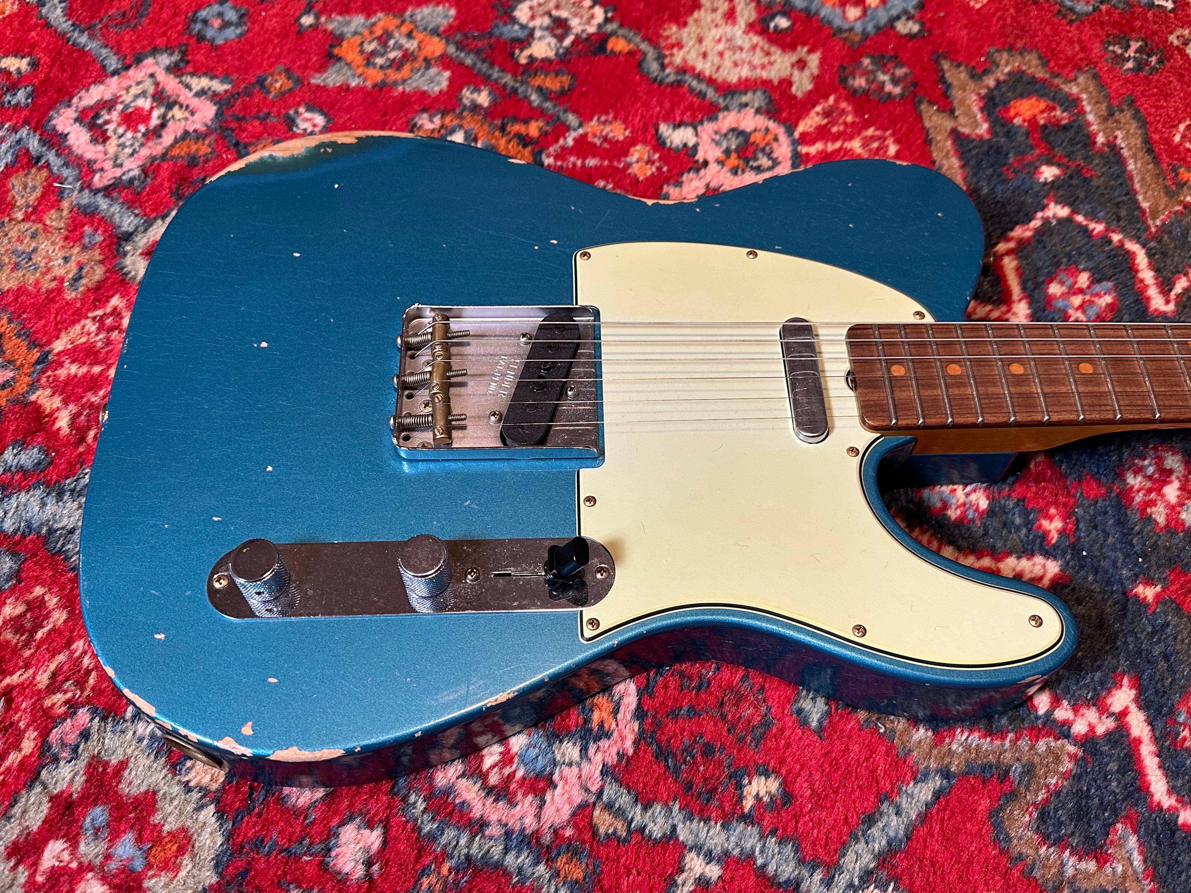 SOLD – 2023 Fender Custom Shop ’60 Limited Edition Relic Telecaster in Ocean Tuquoise