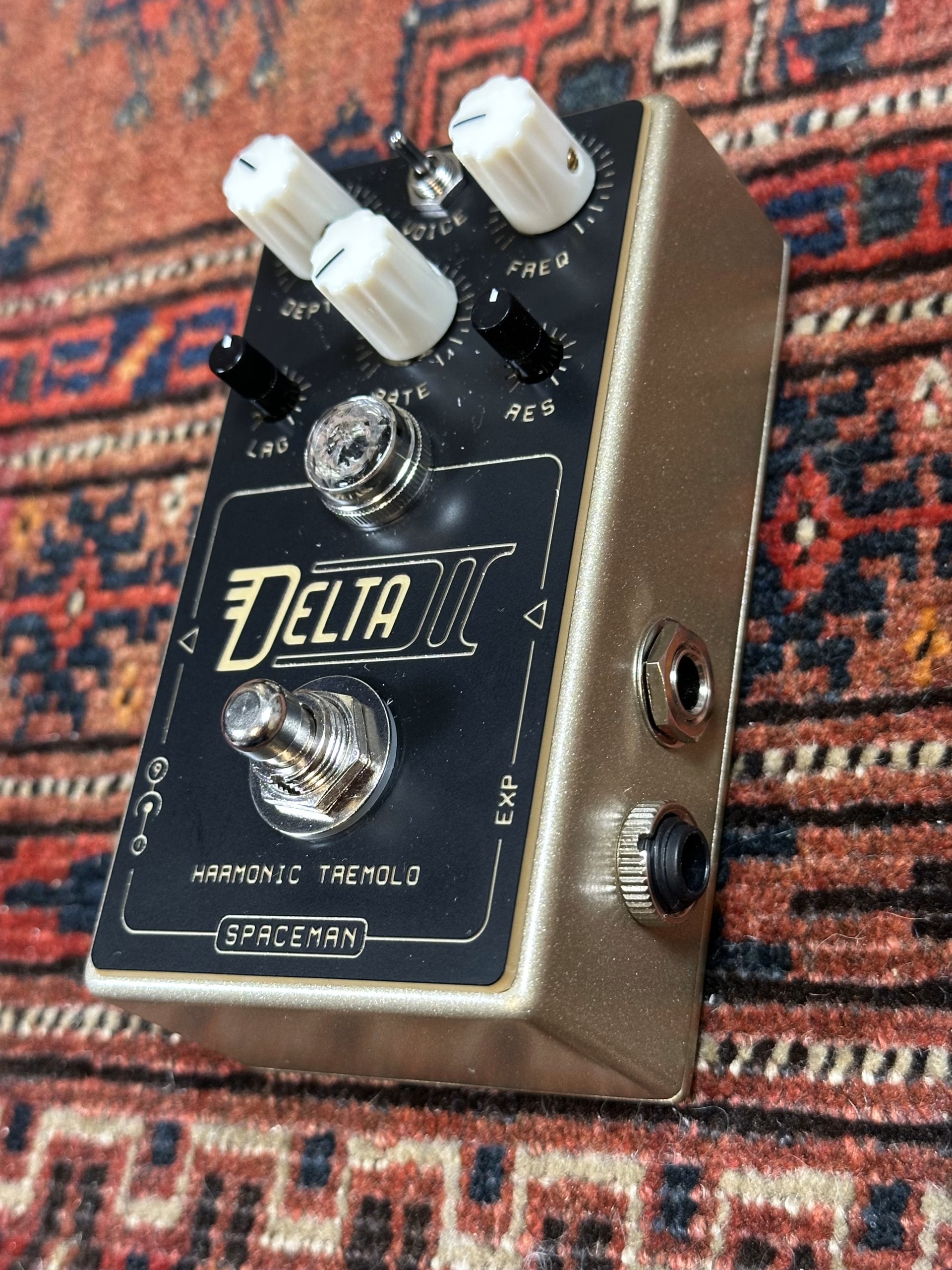 Pedal - Spaceman Delta II gold Tremelo